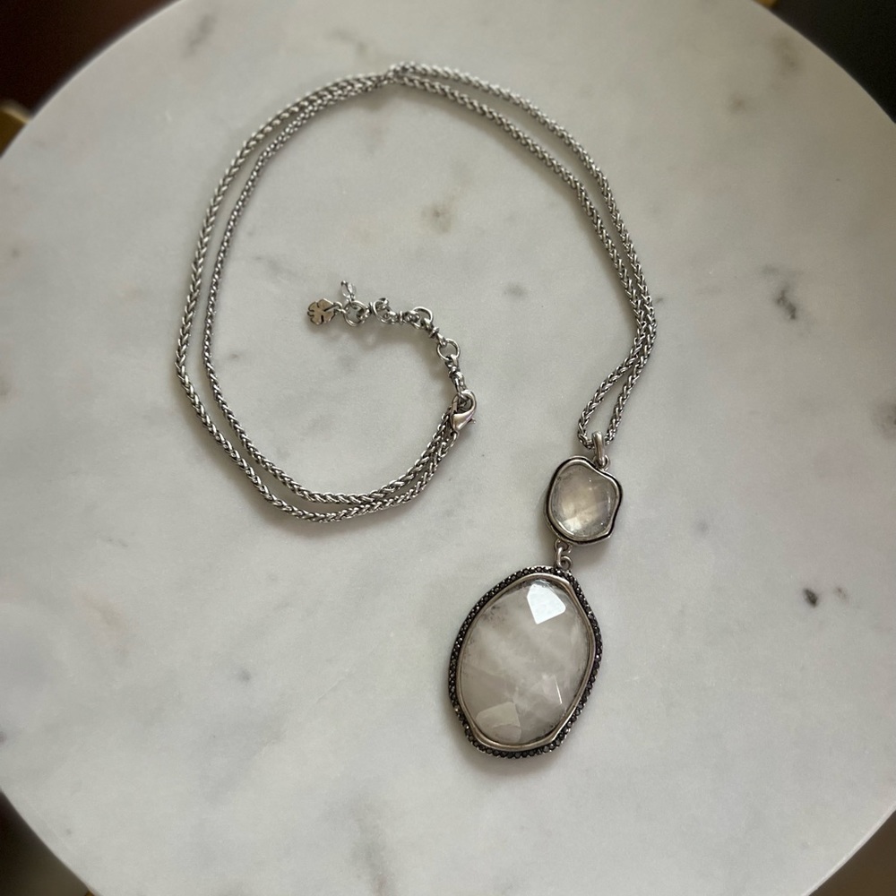 LUCKY☘️BRAND WHITE QUARTZ PENDANT NECKLACE